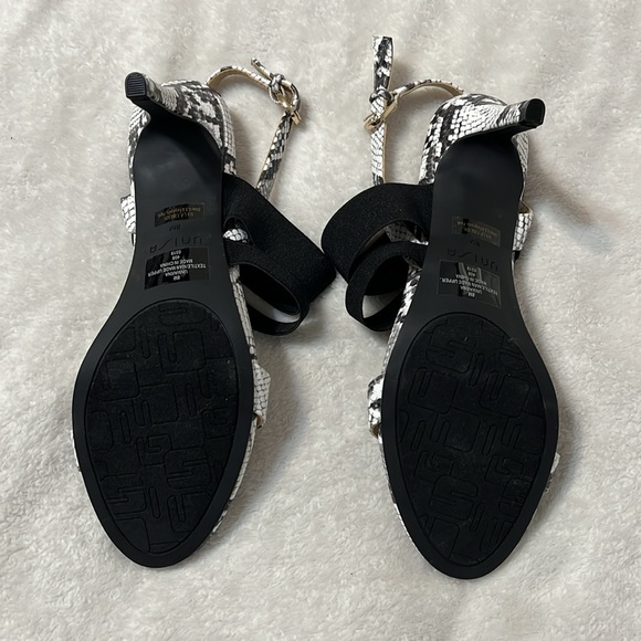 Unisa black & white snake skin strappy versatile heeled sandals. Size 8M - Picture 3 of 9